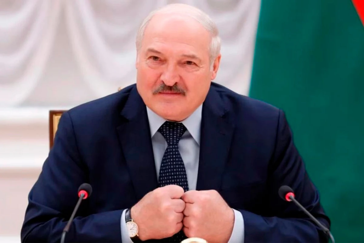 Lukaşenko Rusiyanın müdafiə naziri ilə görüşdü