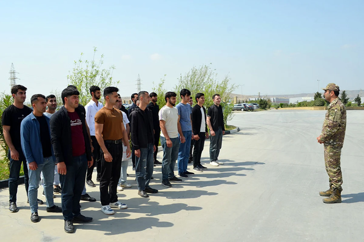 Hərbi vəzifəlilərlə praktiki məşğələlər keçirilir