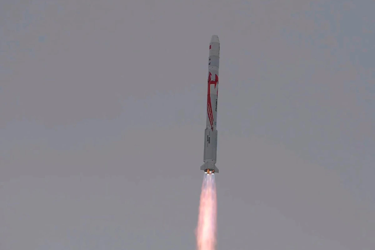 Çində kommersiya raketi 6 peyki orbitə çıxardı