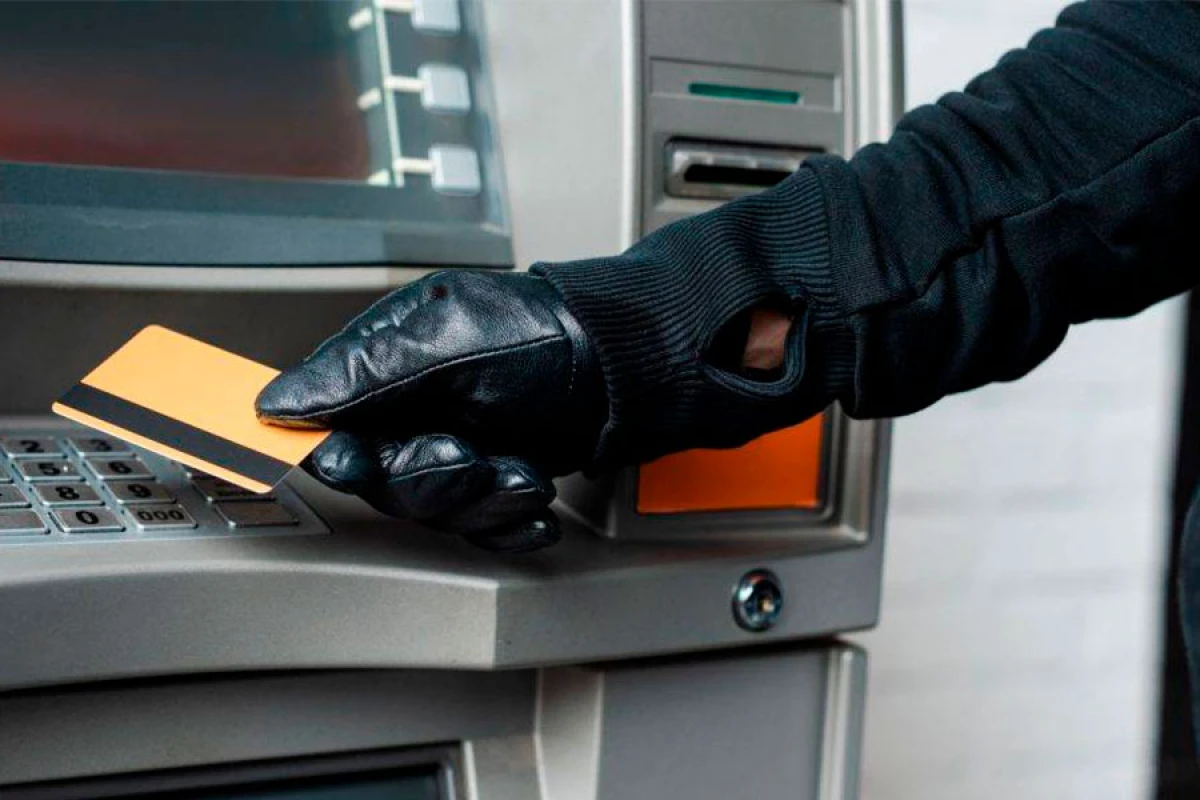 Bank kartlarından 20 min manatdan çox pul oğurlandı