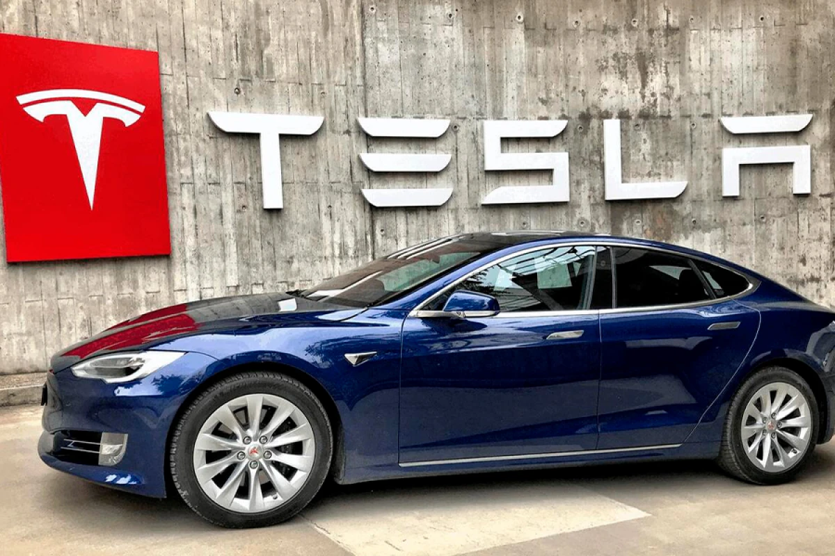"Tesla" robotaksi əvəzinə istifadə olunmuş elektromobilləri satışa çıxardı