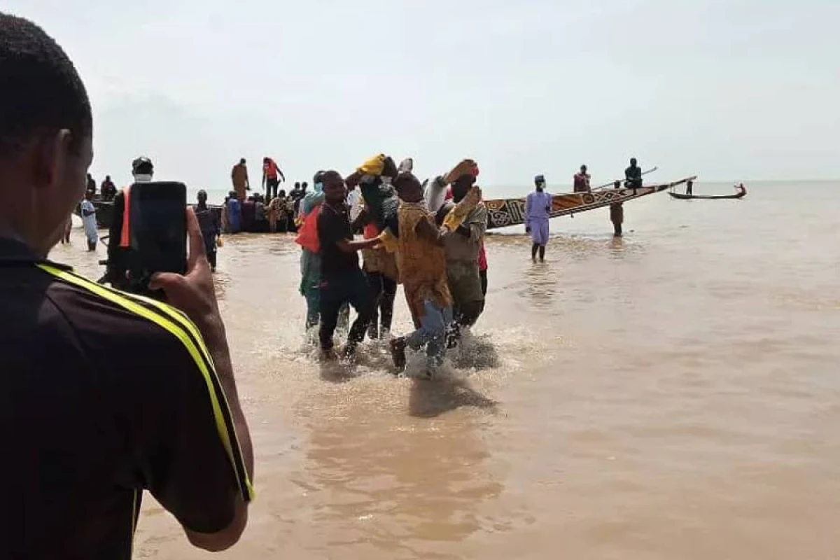 Niger çayında bərə batdı: 37 nəfər həlak oldu