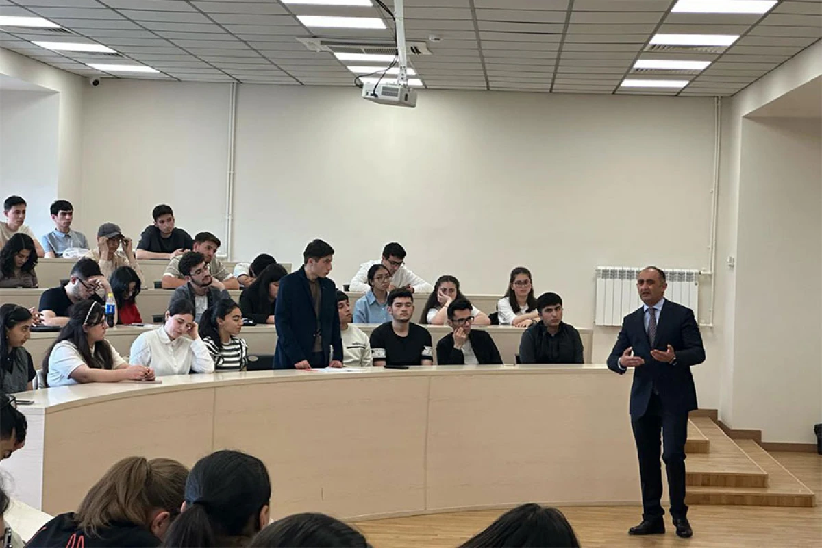 Baş Prokurorluğun idarə rəisi Qarabağ Universitetinin tələbələri ilə görüşdü