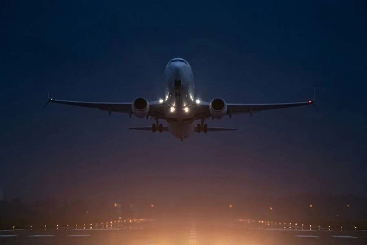 Təyyarə 10 dəqiqə pilotsuz havada qaldı