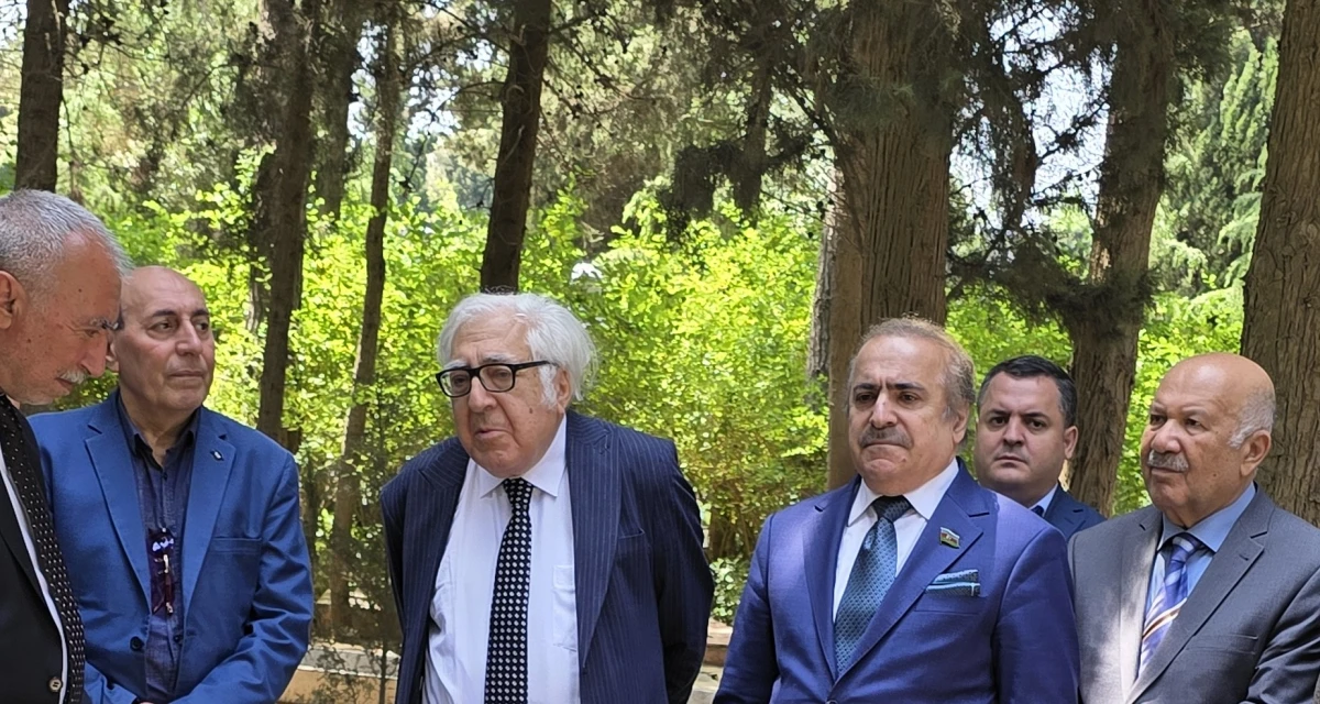 Xalq şairi Rəsul Rzanın məzarı ziyarət olundu — 1