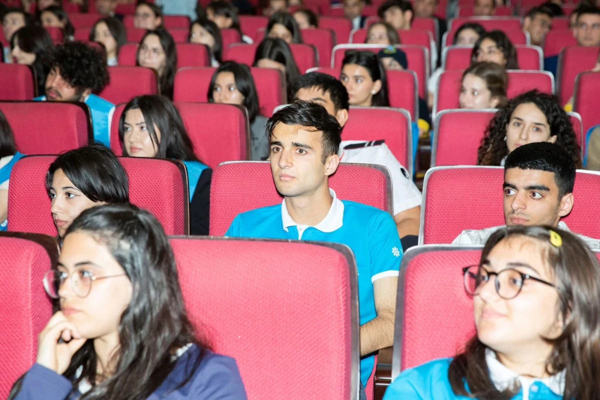 ASAN könüllüləri “Sevil” tamaşasını səhnələşdirdilər — 8