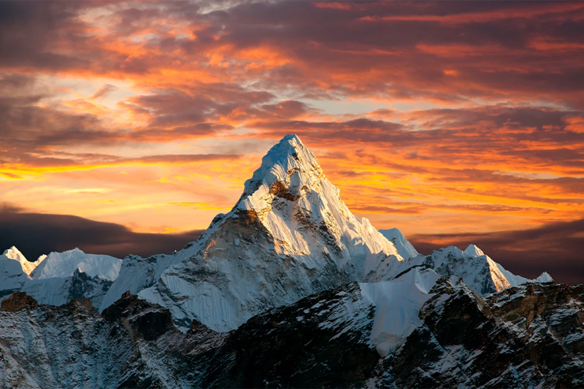 Everest qalmaqalı: Zirvəni ilk hansı qadın fəth edib?