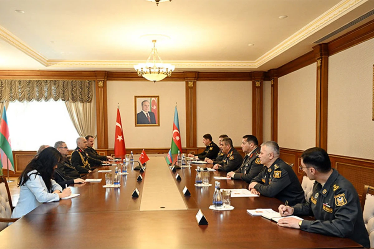 Müdafiə naziri Türkiyə nümayəndə heyətini qəbul etdi