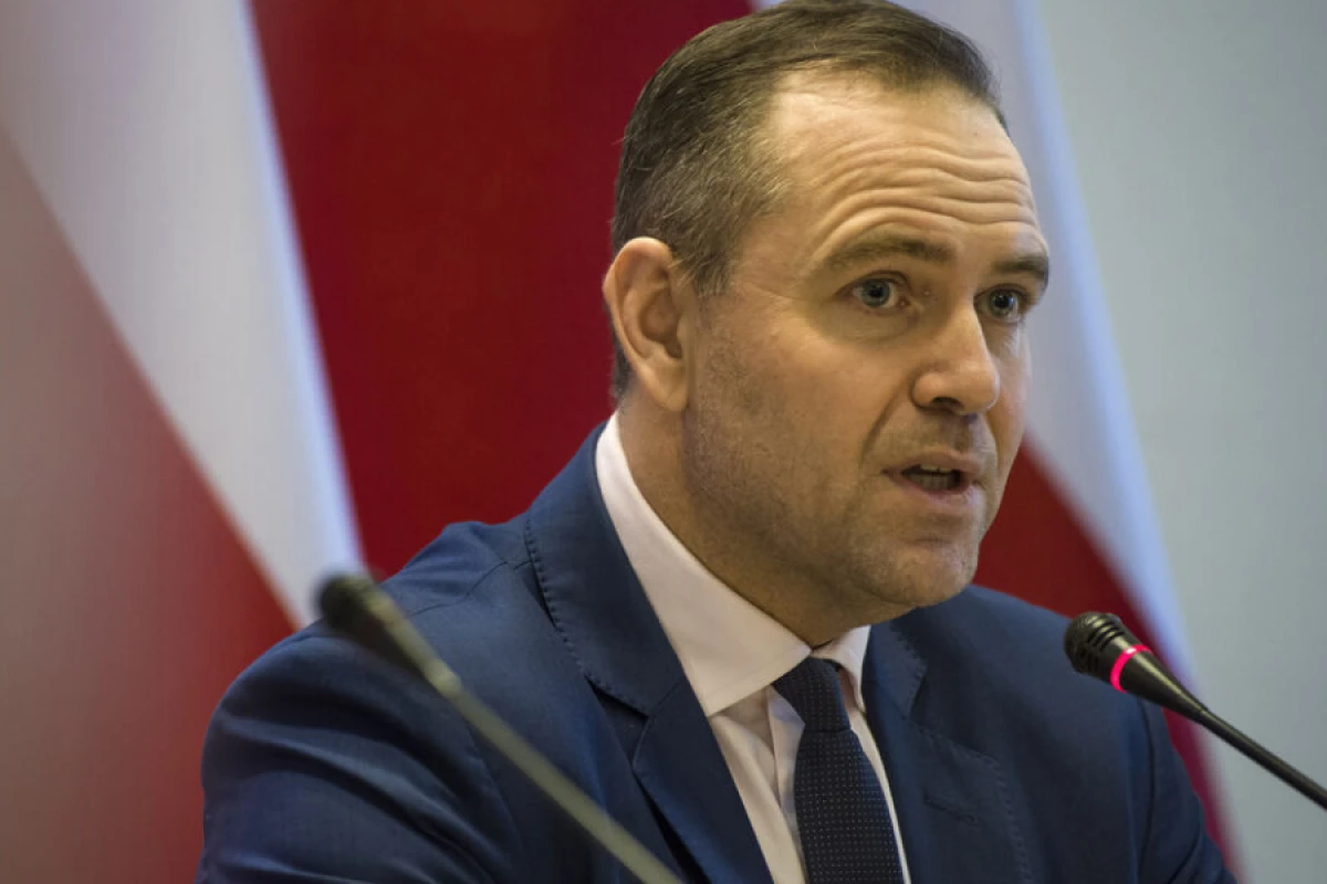 Tusk: “Navrotski Putinin tələblərini könüllü qəbul edir”