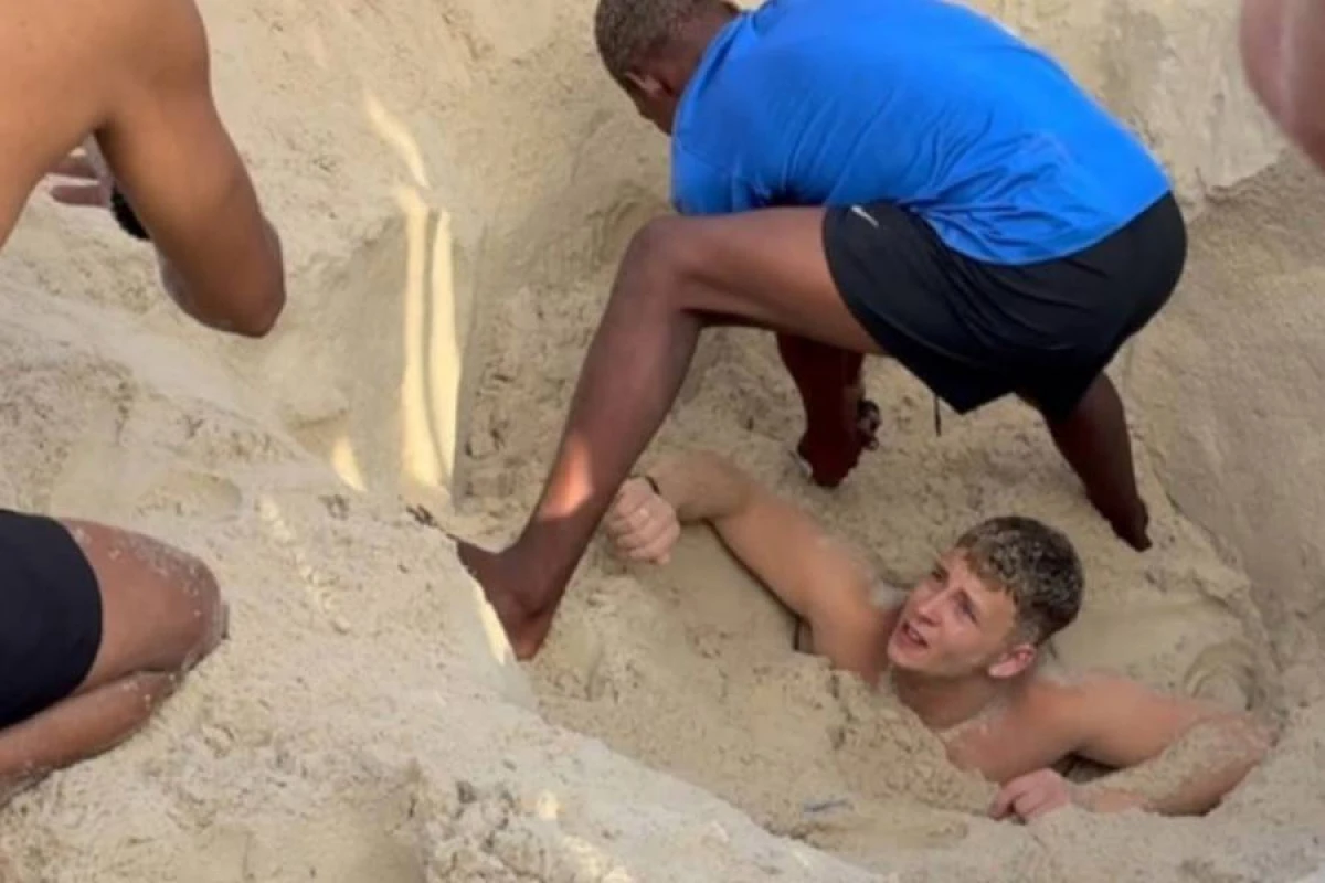 Braziliyada turist öz qazdığı qum çuxurunda batdı