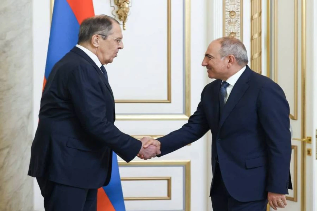Lavrov Paşinyanla görüşdü