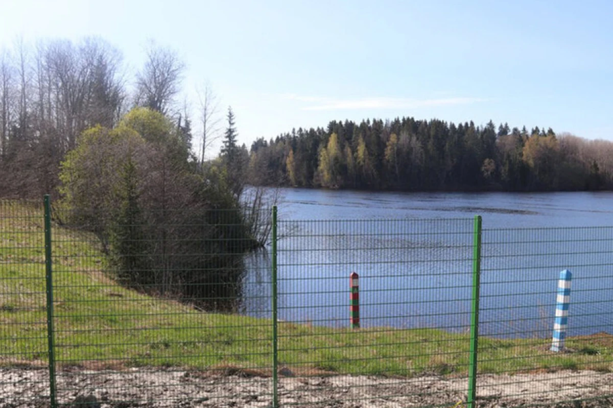 Finlandiya Rusiya ilə sərhəddə hasar çəkdi