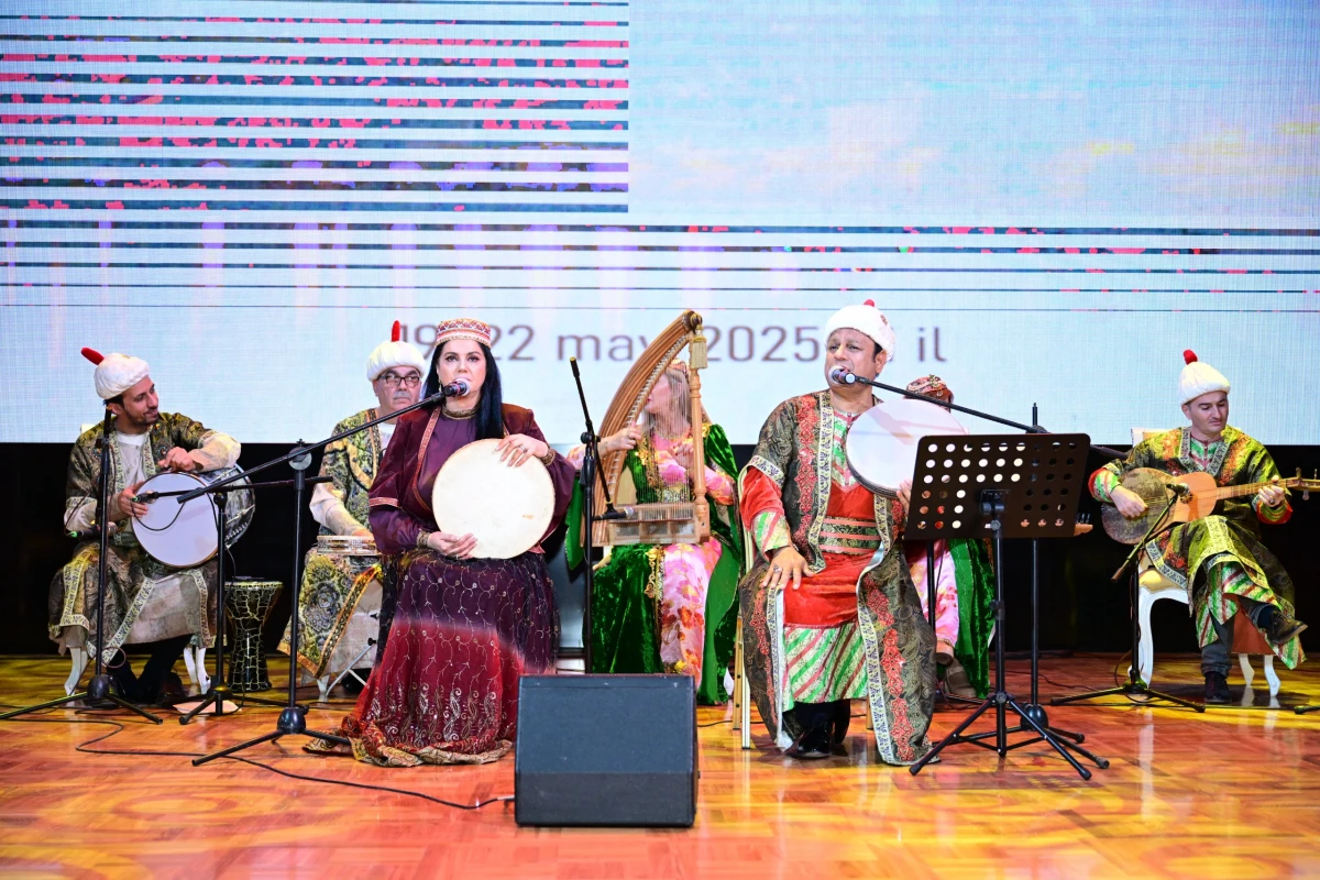 Tacikistanda Azərbaycan Qədim Musiqi Alətləri Ansamblının konserti böyük coşqu ilə qarşılandı — 8
