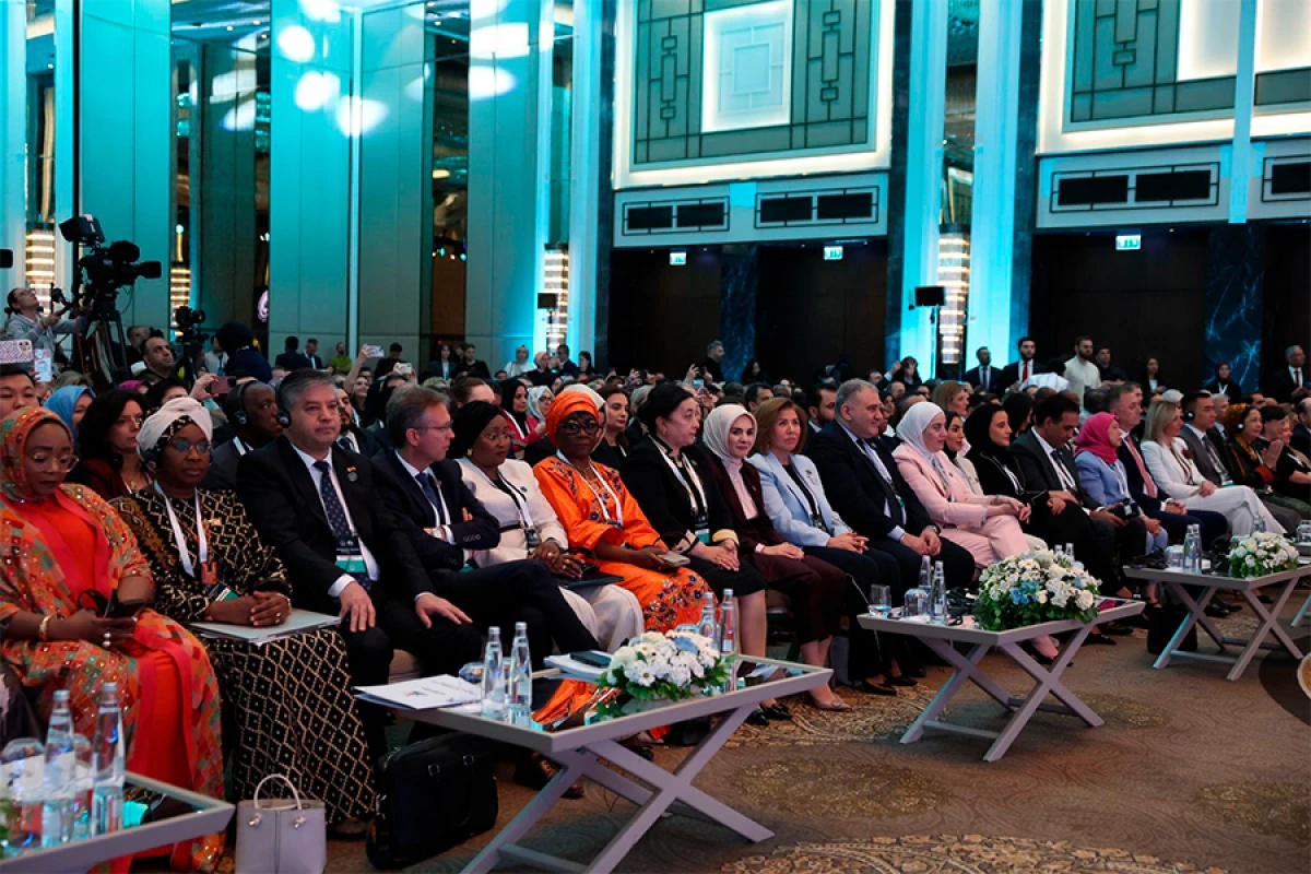 Bahar Muradova İstanbulda Beynəlxalq Ailə Forumunda çıxış etdi