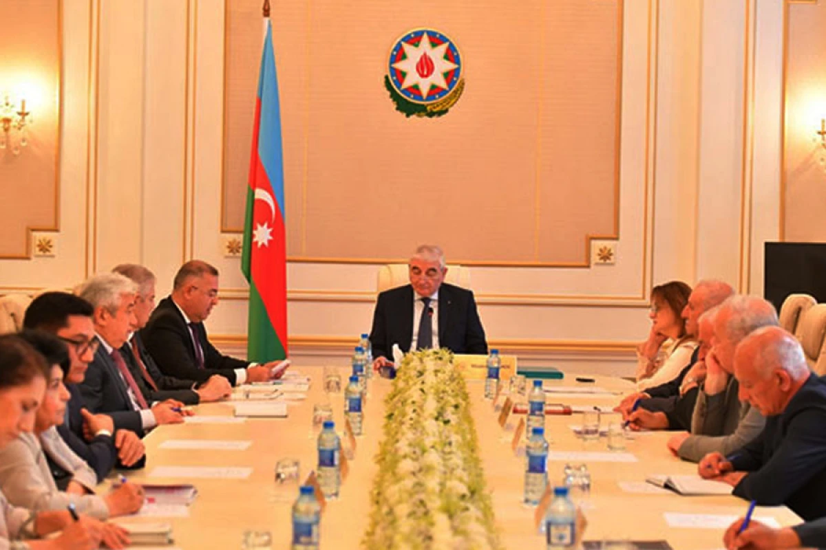 Məzahir Pənahov iclas keçirdi