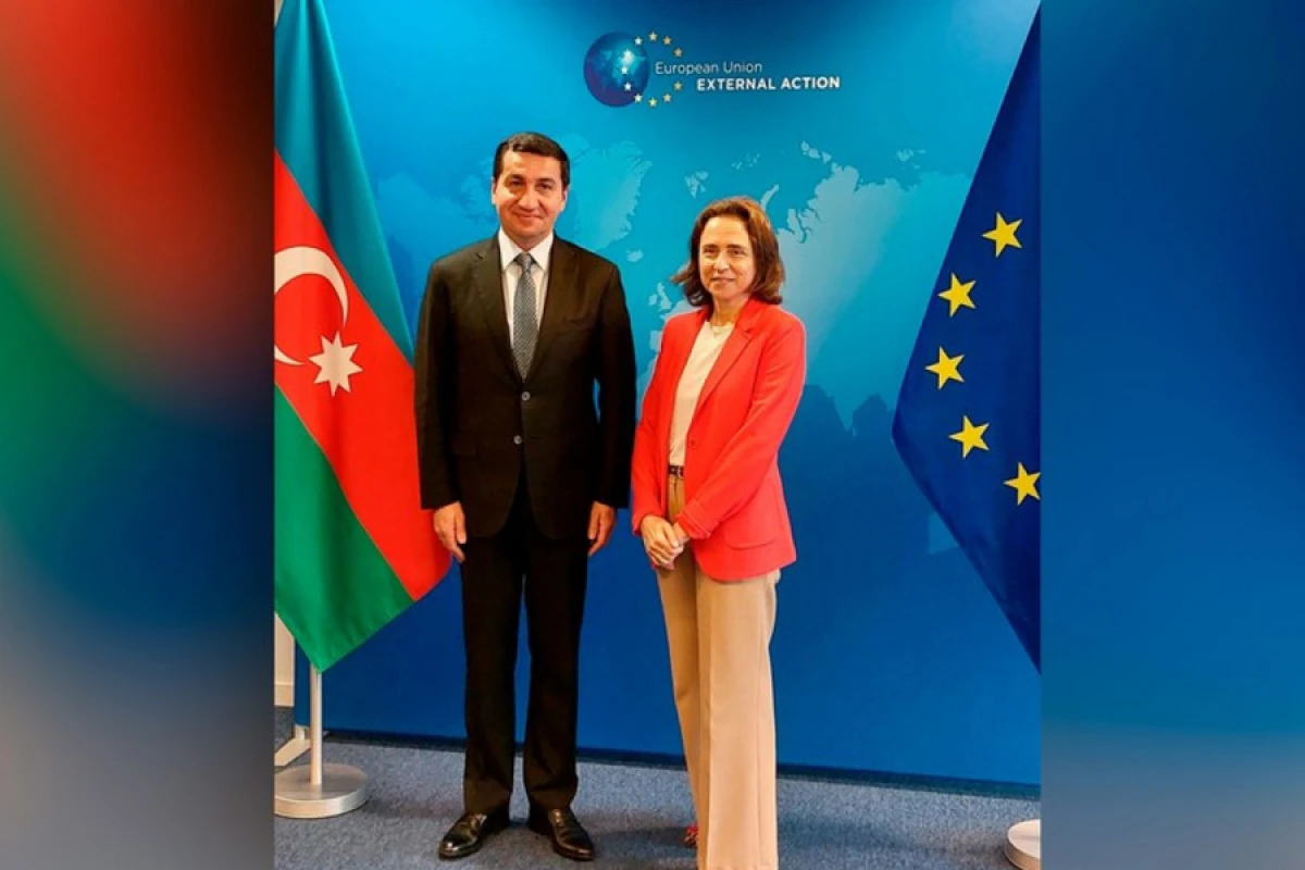 Hikmət Hacıyev Avropa İttifaqının rəsmisi ilə müzakirə apardı