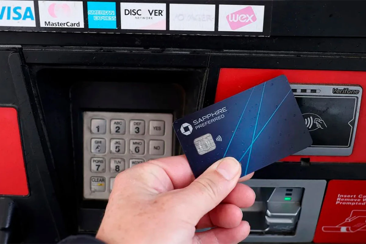 Bank kartlarından 2 min manatdan çox pul oğurlandı