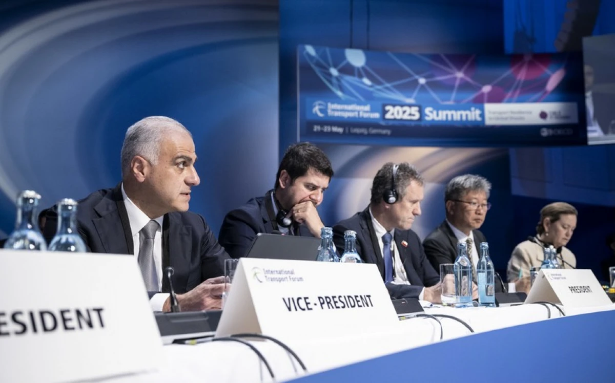 Azərbaycan Beynəlxalq Nəqliyyat Forumu Sammitinə prezidentliyi təhvil aldı — 1