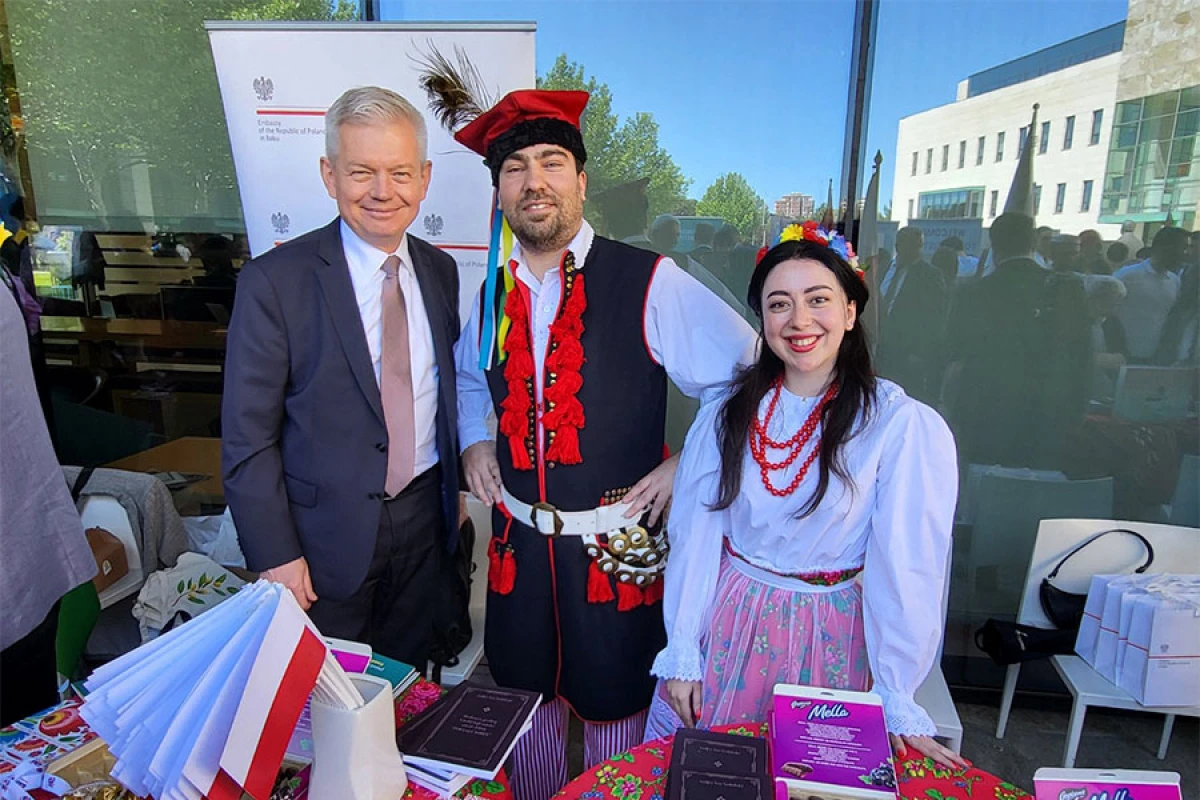 Polşa Səfirliyinin stendi festivalda böyük maraqla qarşılandı