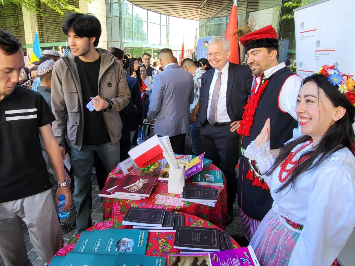 Polşa Səfirliyinin stendi festivalda böyük maraqla qarşılandı — 1