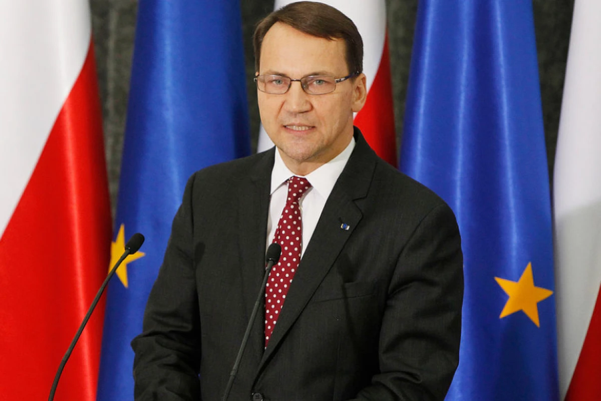 Sikorski: “Aİ ABŞ-nin Avropadan üz çevirməsinə hazır olmalıdır”