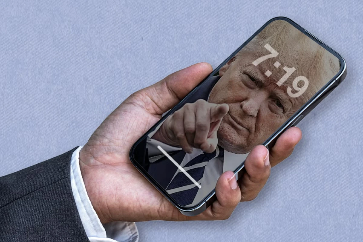 Tramp "iPhone" istehsalını ABŞ-yə köçürməyi tələb etdi