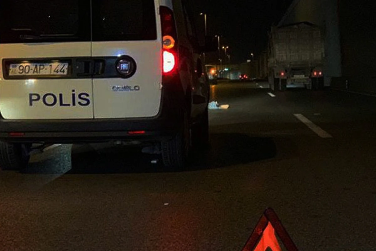 Qobustanda yük maşını aşdı, sürücü xilas edildi