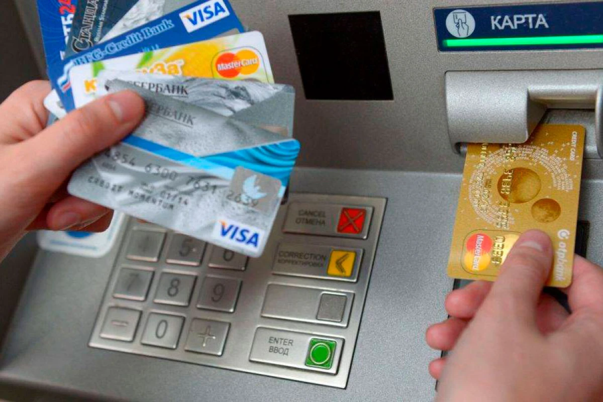 Bank kartlarından 5 min manata yaxın pul oğurlandı