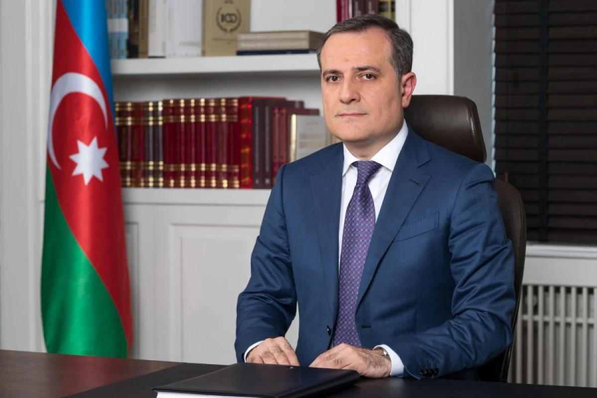 Ceyhun Bayramov pakistanlı həmkarı ilə danışdı