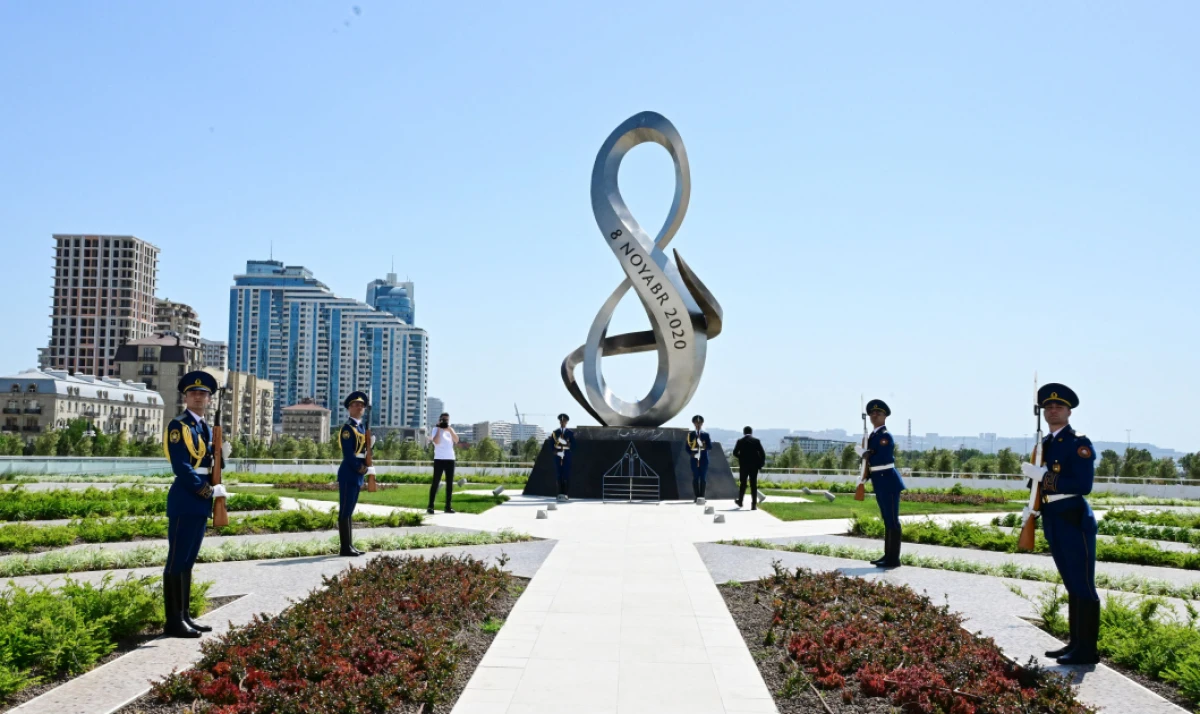Sibiqa Zəfər parkını və Şəhidlər xiyabanını ziyarət etdi — 3