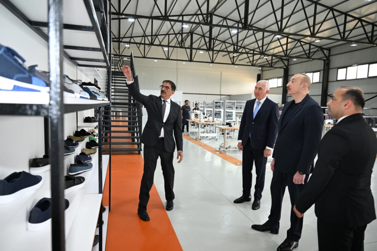 Prezident İlham Əliyev “PIRSHAGHI” ayaqqabı fabrikinin Laçın filialının açılışında iştirak edib — 6