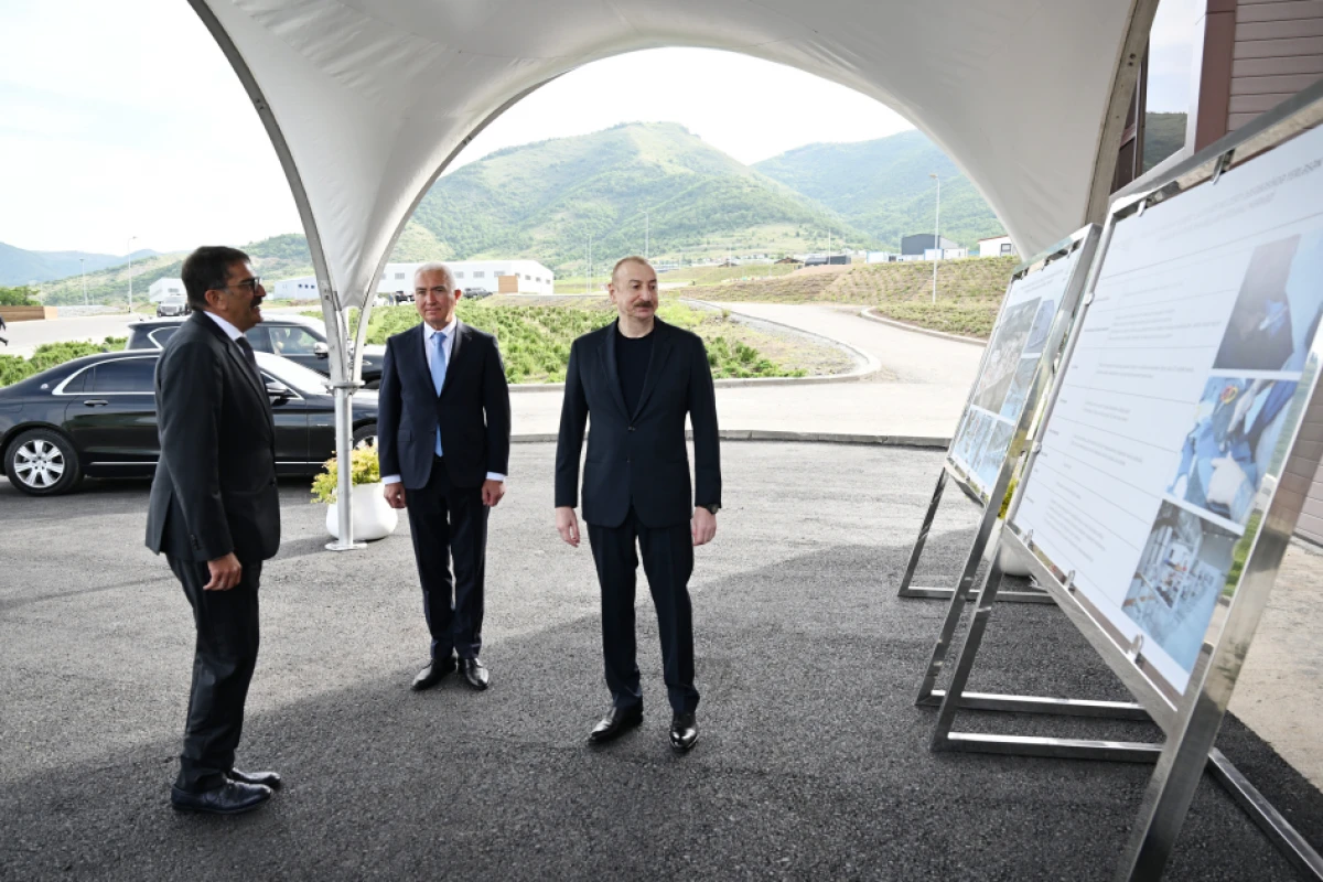 Prezident İlham Əliyev “PIRSHAGHI” ayaqqabı fabrikinin Laçın filialının açılışında iştirak edib — 9