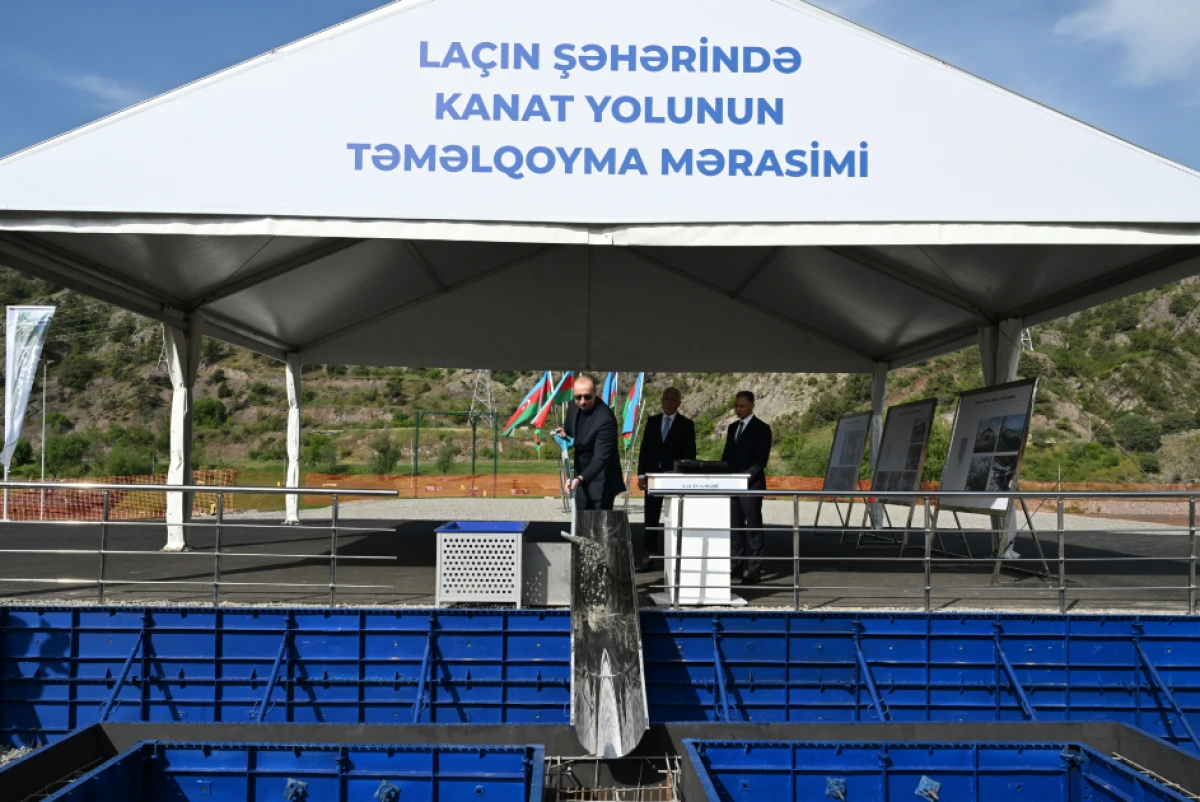 Prezident İlham Əliyev Laçın kanat yolunun təməlini qoydu — 2