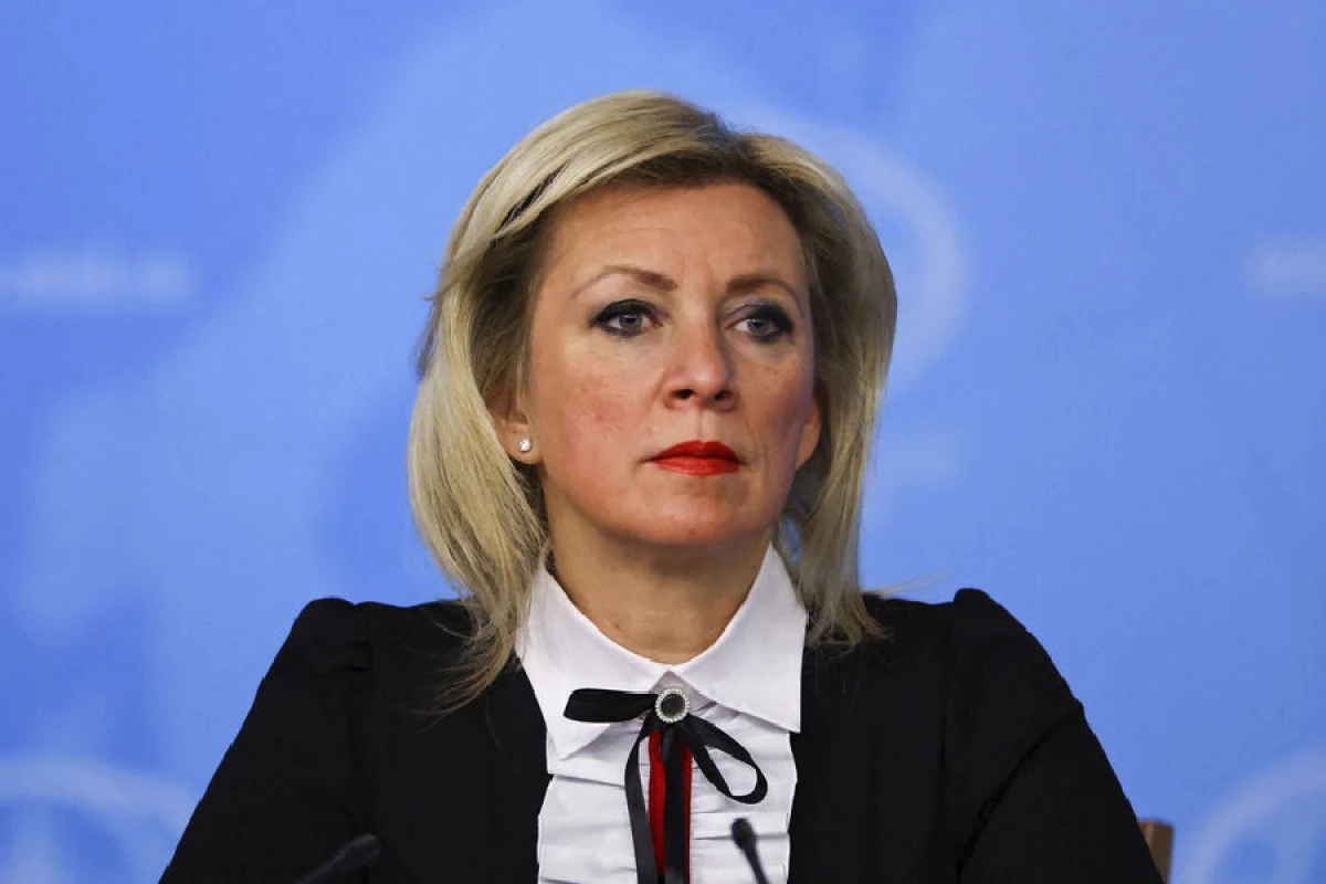 Zaxarova: “Qərb Zelenskinin üzünə gülür”