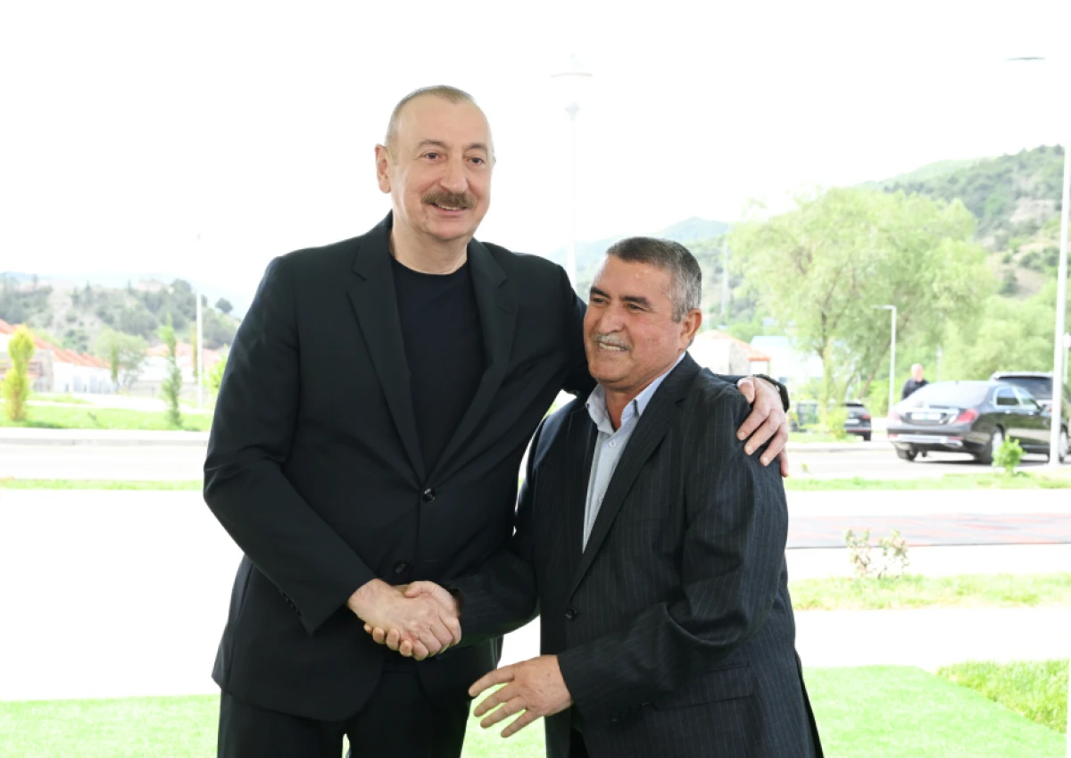 Prezident İlham Əliyev Laçının Bəylik kəndinə köçən sakinlərlə görüşüb, onlara evlərin açarlarını təqdim etdi - YENİLƏNDİ — 1