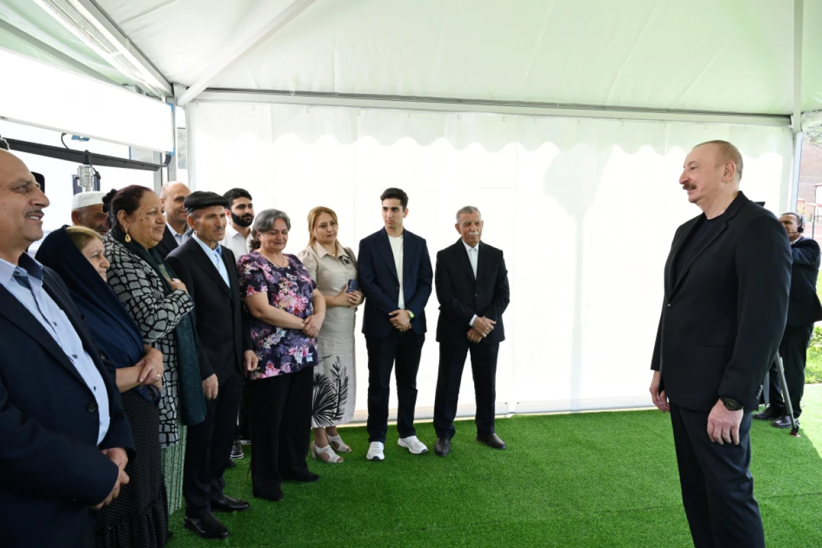 Prezident İlham Əliyev Laçının Bəylik kəndinə köçən sakinlərlə görüşüb, onlara evlərin açarlarını təqdim etdi - YENİLƏNDİ — 6