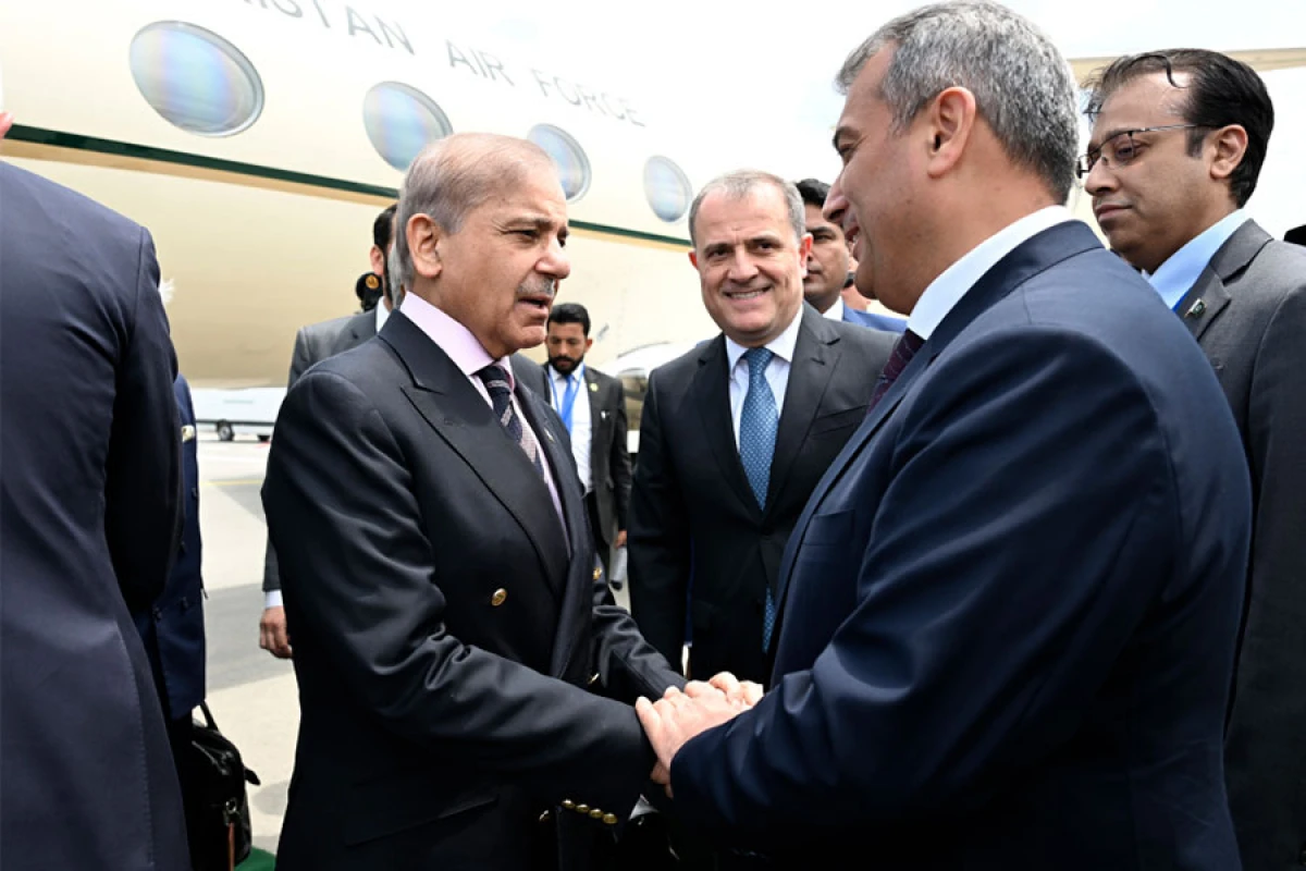 Şahbaz Şərif Azərbaycana səfərə gəldi