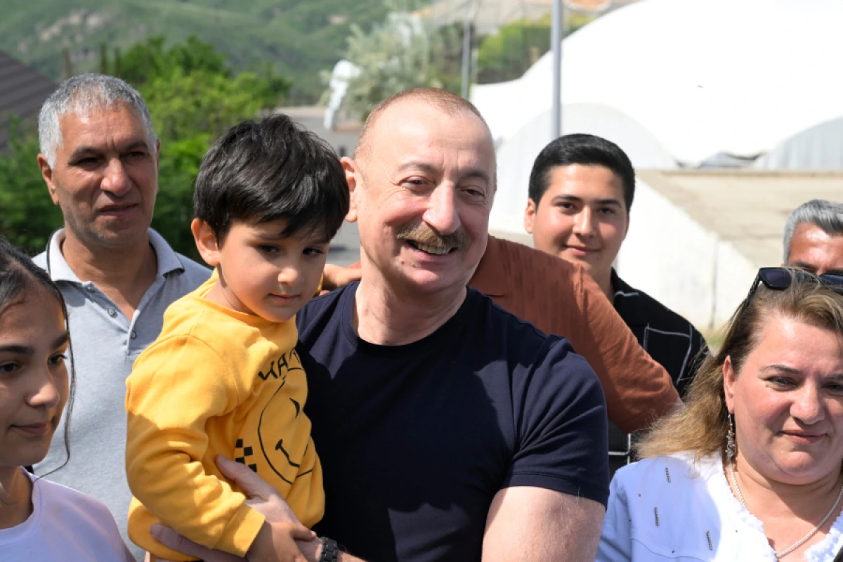 Prezident İlham Əliyev Laçın şəhərində sakinlərlə görüşdü - YENİLƏNDİ