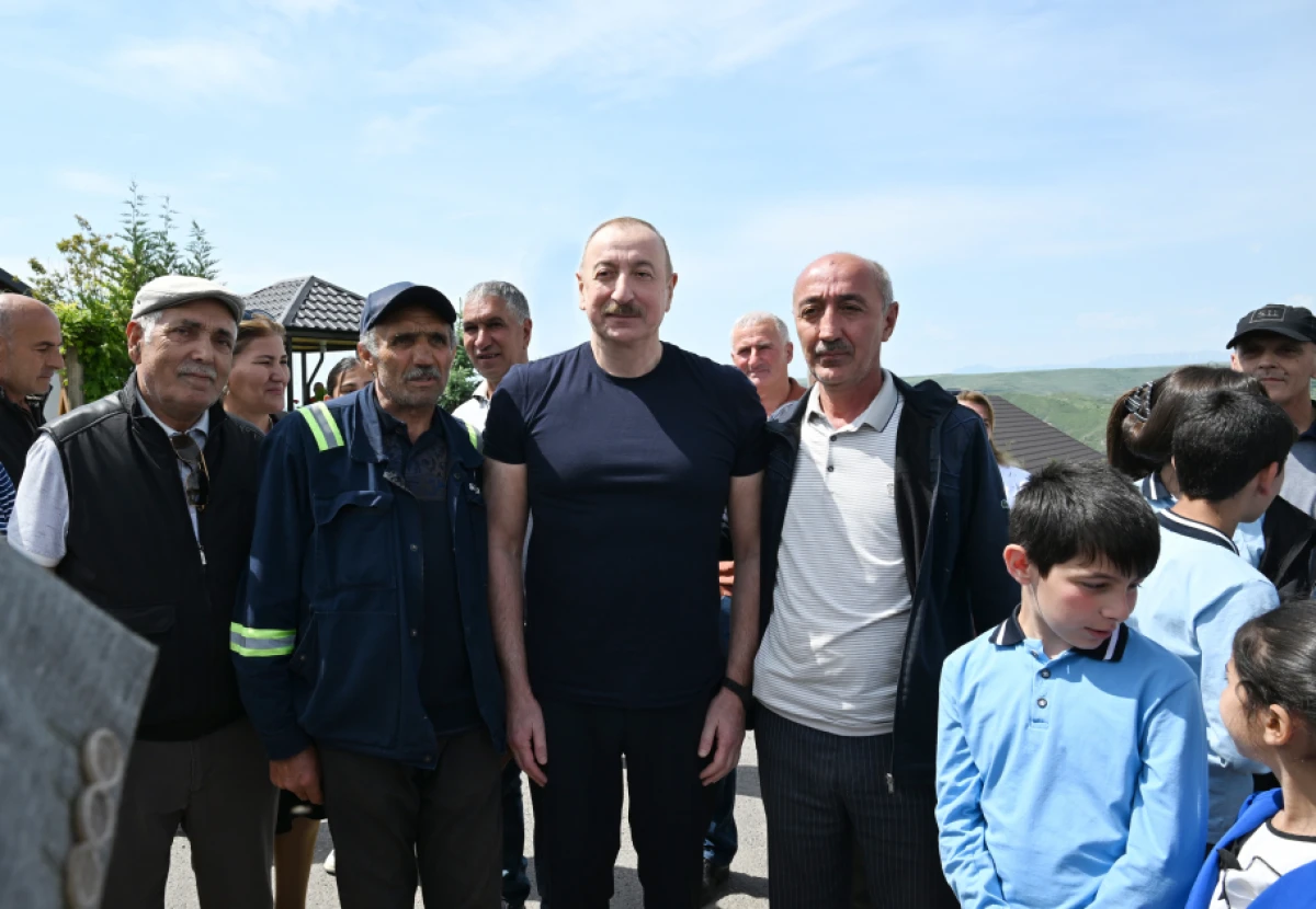 Prezident İlham Əliyev Laçın şəhərində sakinlərlə görüşdü - YENİLƏNDİ — 2
