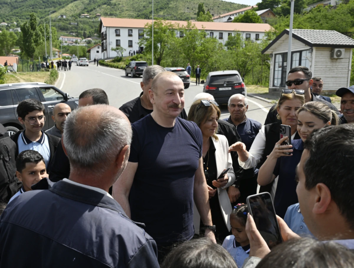 Prezident İlham Əliyev Laçın şəhərində sakinlərlə görüşdü - YENİLƏNDİ — 3