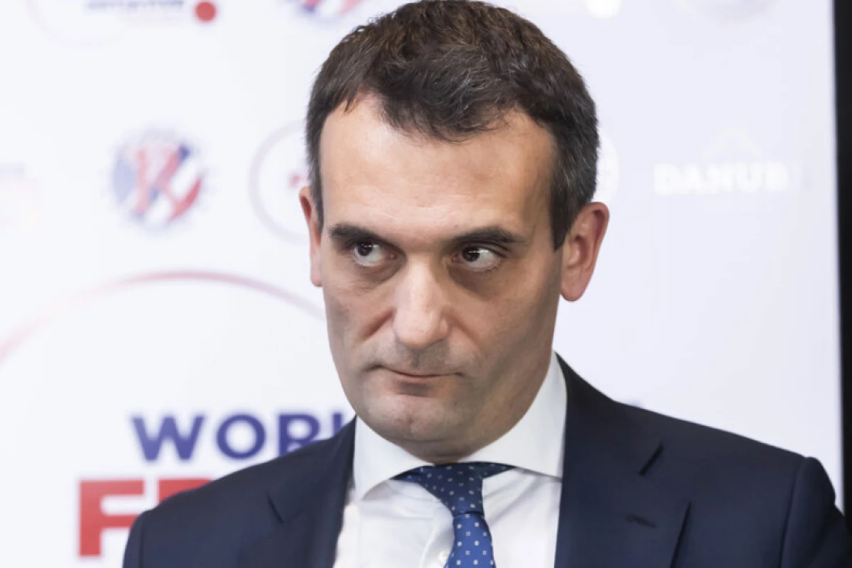 Fransa siyasətçisi: “Merts müharibə yönümlü mövqe tutur”