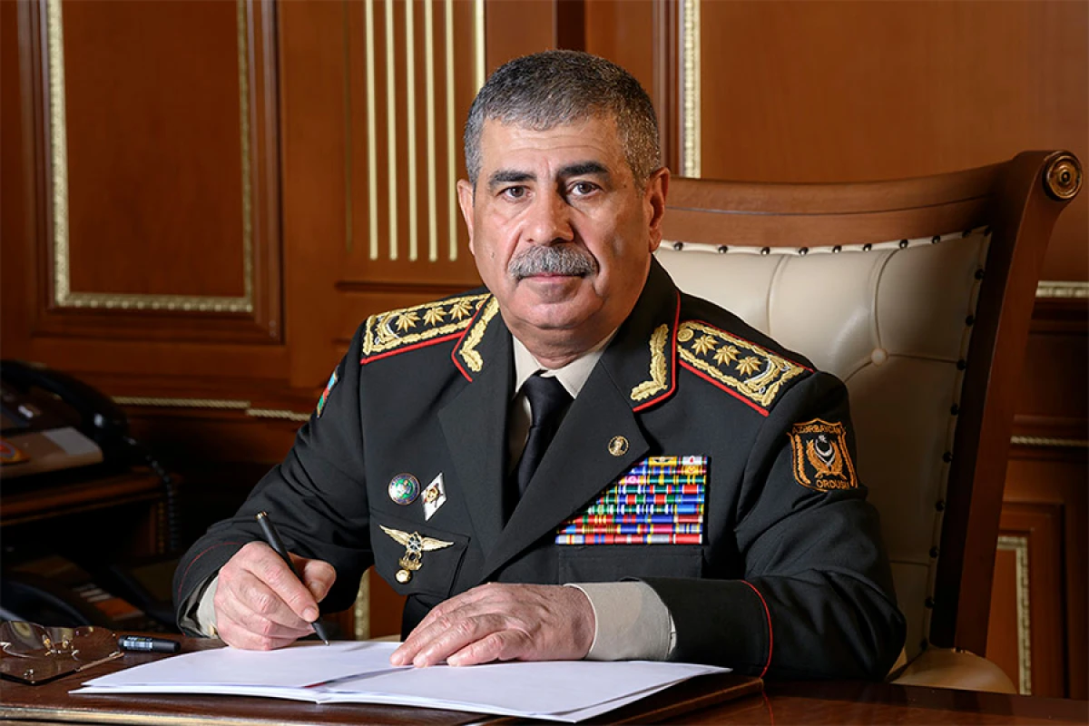 Müdafiə naziri Azərbaycan Ordusunun şəxsi heyətinə təbrik ünvanladı