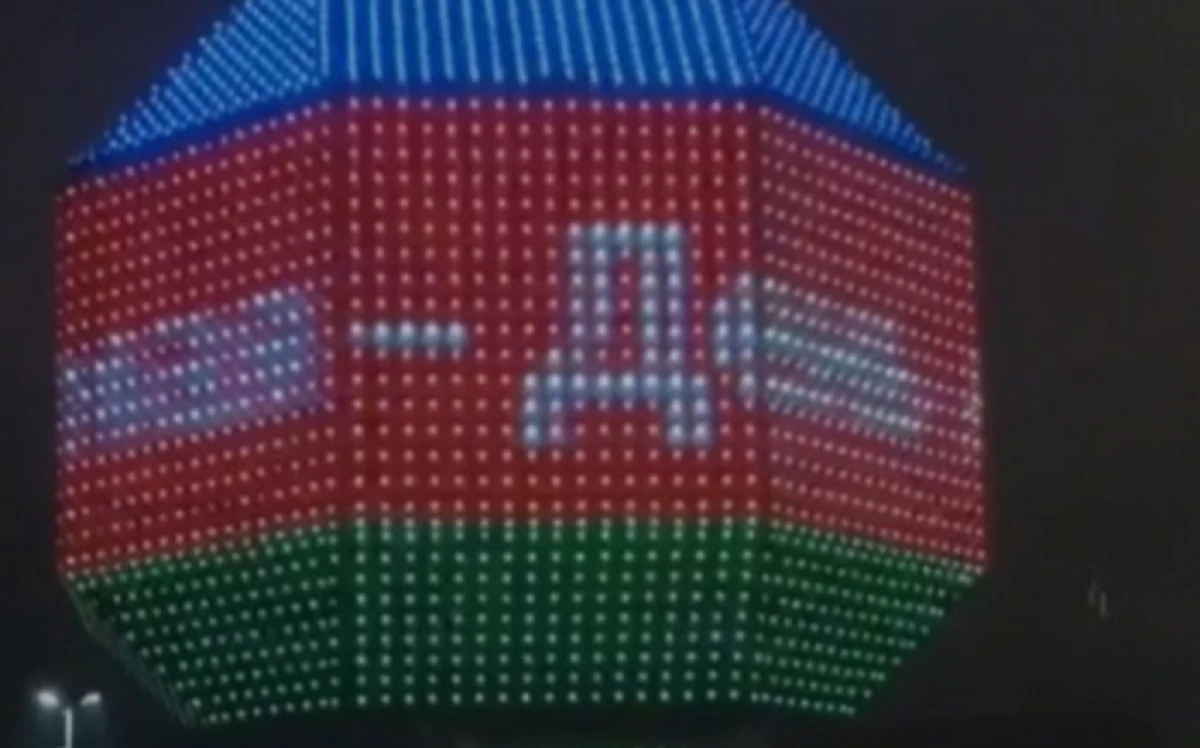 Belarus Milli Kitabxanası Azərbaycanın üçrəngli bayrağının rənglərinə boyanıb — 1