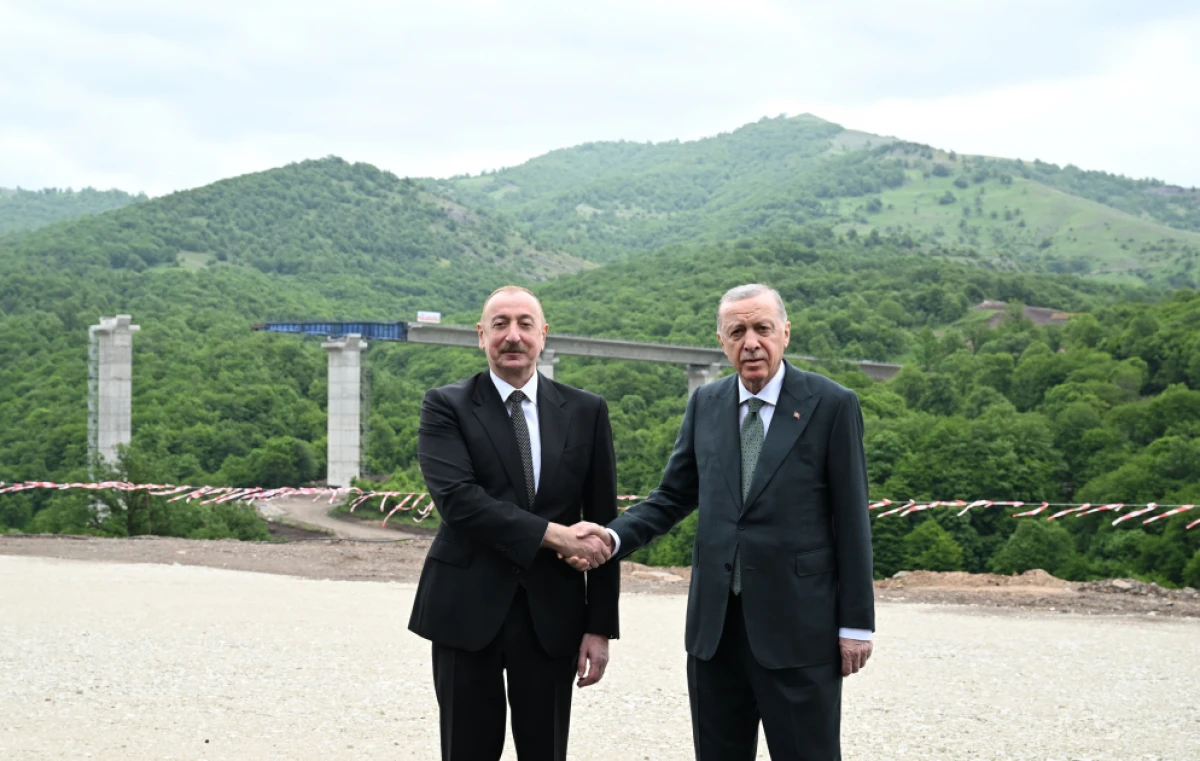 Azərbaycan və Türkiyə prezidentləri Kəlbəcər-Laçın avtomobil yolunda görülən tikinti işləri ilə tanış oldular - YENİLƏNDİ — 5