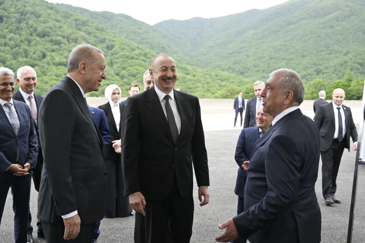 Azərbaycan və Türkiyə prezidentləri Kəlbəcər-Laçın avtomobil yolunda görülən tikinti işləri ilə tanış oldular - YENİLƏNDİ — 9