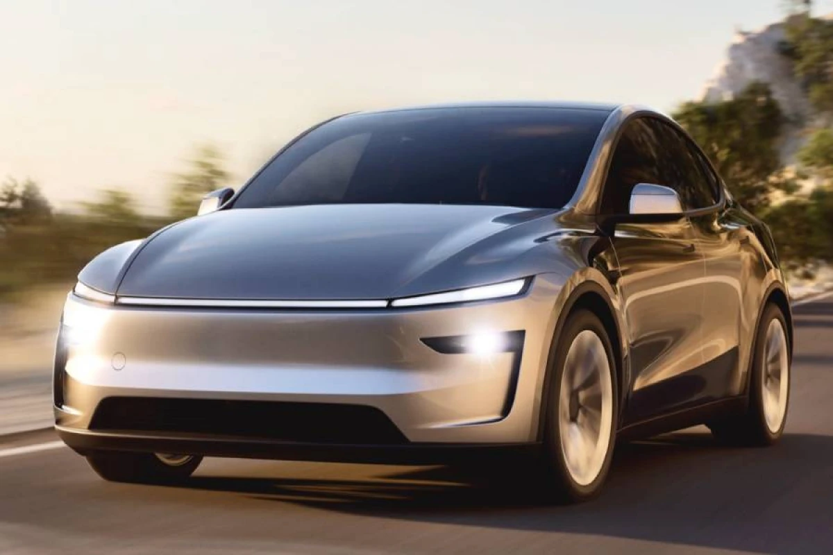 Mask "Tesla"nı sınaqdan keçirir