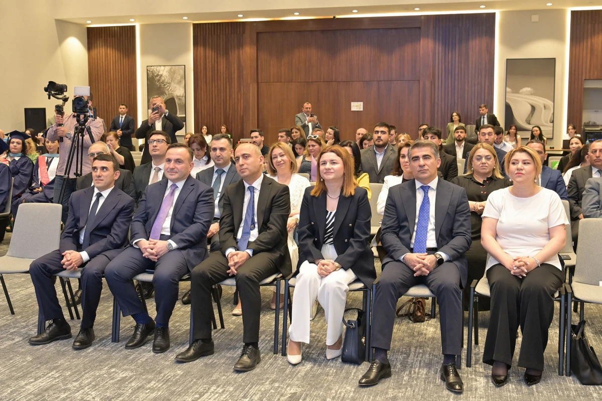 Emin Əmrullayev ADPU–CVU ikili diplom proqramının IV məzun buraxılışında iştirak etdi — 1