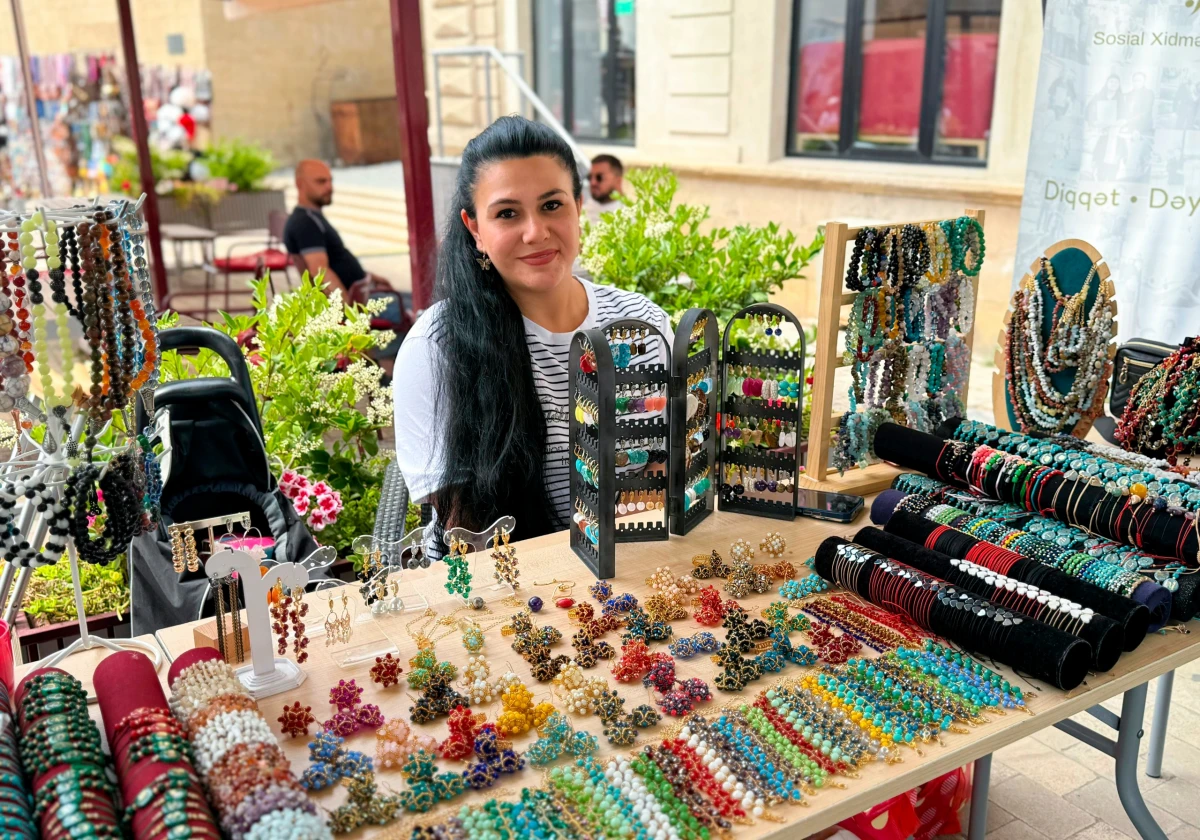 Xüsusi qayğıya ehtiyacı olan şəxslərin iştirakı ilə sərgi təşkil olundu — 7