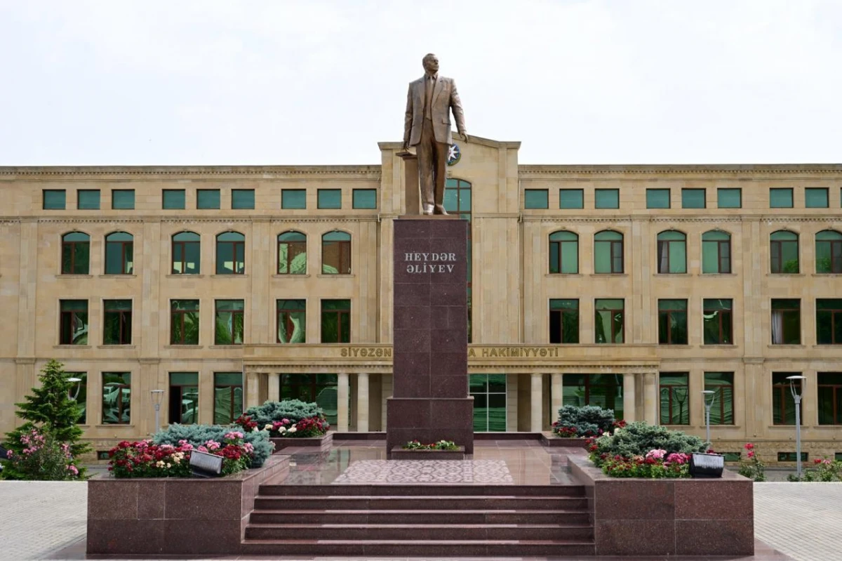 Mədəniyyət naziri Siyəzəndə vətəndaşları qəbul etdi — 2