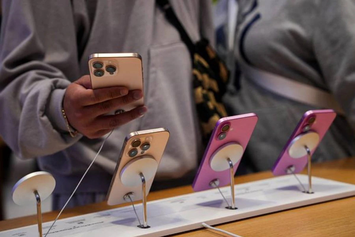 "iPhone 17"də ekran ölçüsü artırılacaq